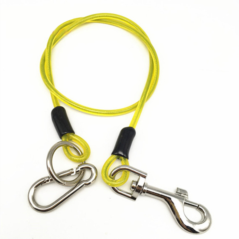 Suministro directo de fábrica suministros para mascotas cuerda de seguridad de alambre de acero anti-Perdida Amazon Cadena de perro de plástico perro cuerda de tracción para mascotas
