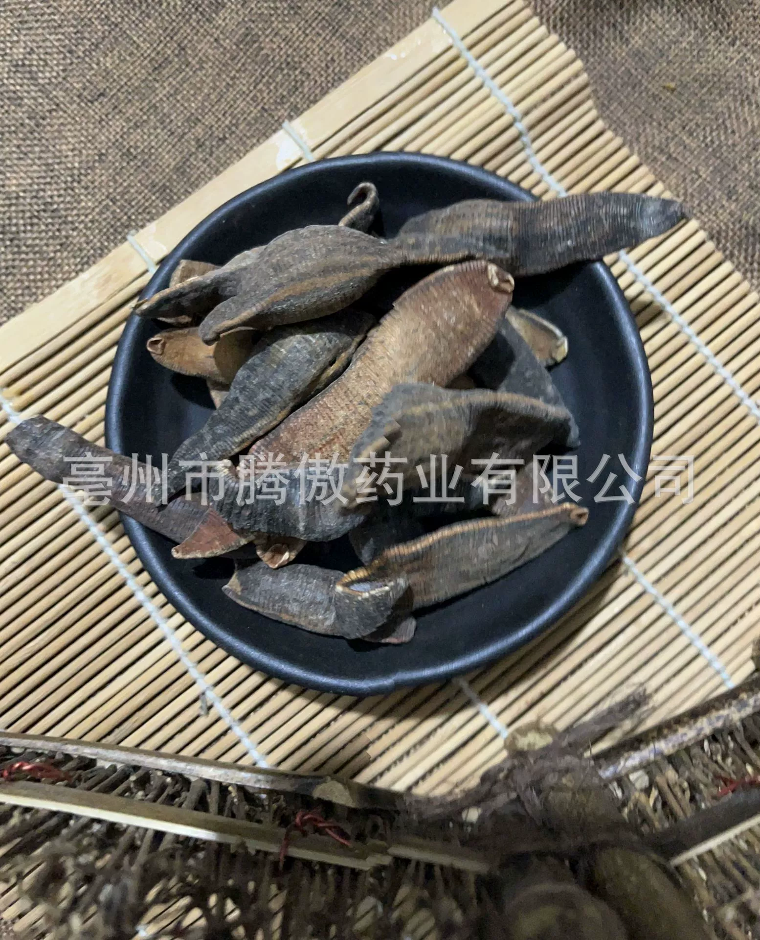 Прозрачная вода Пиявки без соли сушеные Прозрачная вода Висячие сушеные пиявки Жареные пиявки сушеные Широкотелые пиявки Пномпень