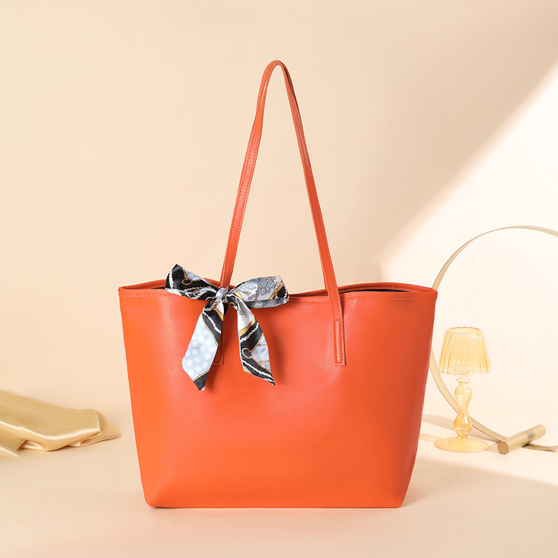 Bolsa de moda de comercio exterior simple y de gran capacidad 2024, nueva pañuelo de seda litchi decorado bolso de hombro de mujer de color sólido