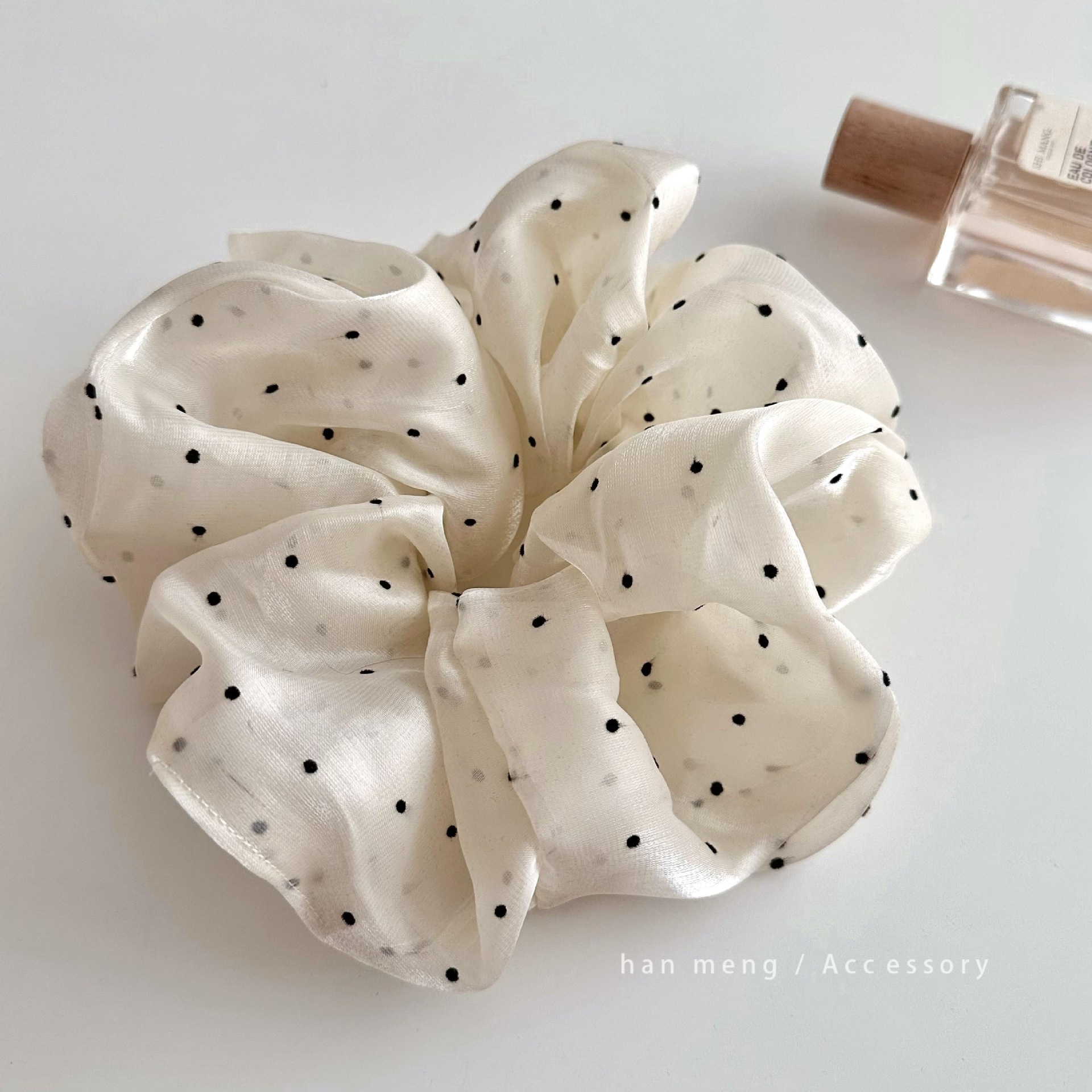 흰색 물방울 무늬 새틴 머리끈