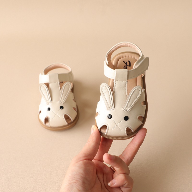 Rabbit girl's