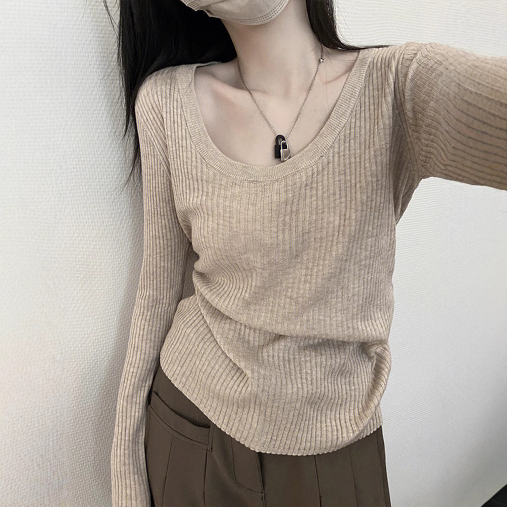 가을 2024 년 새로운 긴 소매 니트 탑 로우 칼라 바닥 셔츠 여성의 가을과 겨울 올해의 인기있는 작은 셔츠