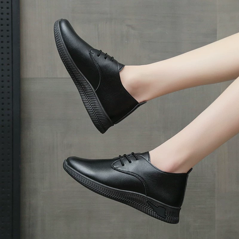 Новые весенние и осенние туфли мамы на мягкой подошве Одиночки для пожилых женщин обувь для пожилых людей комфортно 2024 новые кожаные туфли