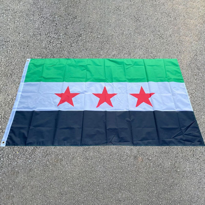 Drapeau national syrien 90 x 150 mm avec mât en plastique, en polyester, pour défilés, événements en plein air et élections. Différentes tailles disponibles._voghion.com