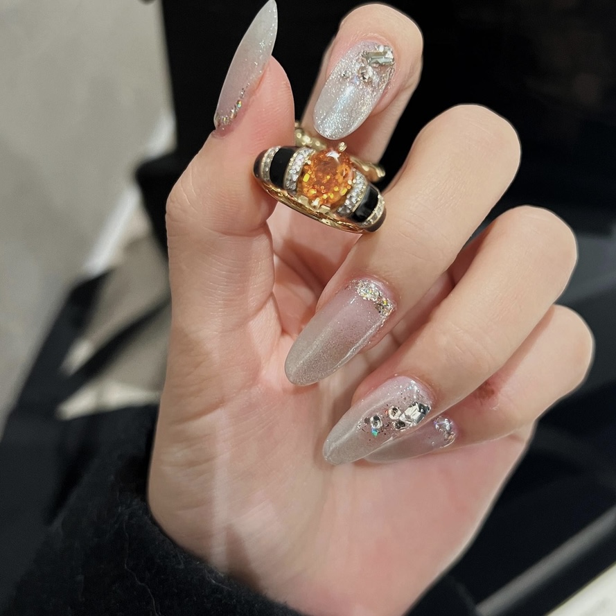 Retro fashionable enamel with zircon