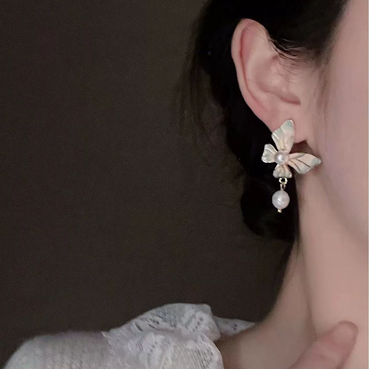 Сережки из жемчуга, мушиный котёл?