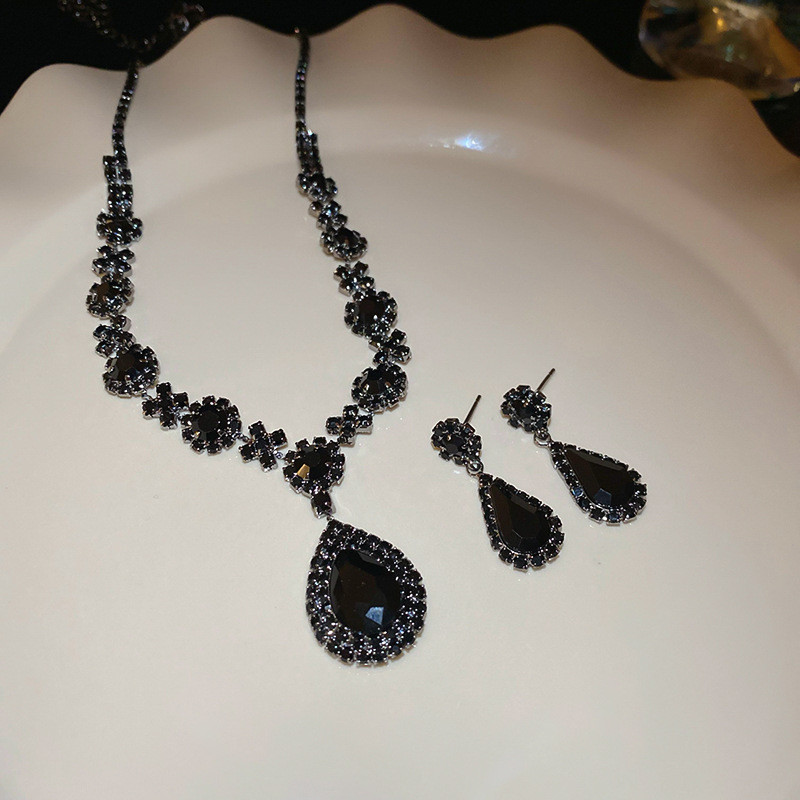 Medieval vintage zircon pulsera pendientes collar lujo ligero nicho conjunto de alta sensación de estilo retrógrado joyas de corte