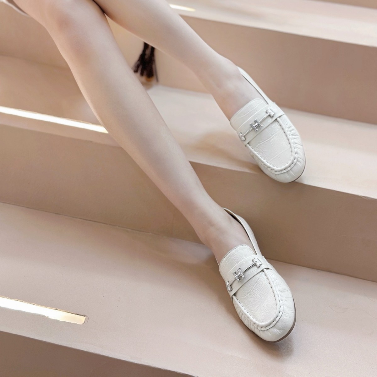 Giày lười nữ đế bệt mũi vuông thoải mái, phong cách loafer — Màu đen, Màu trắng be