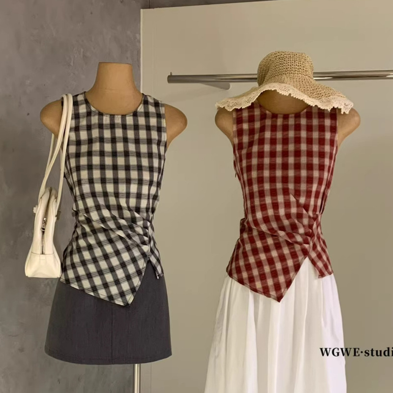 Wgwe8986 Summer Korean-Style Gentle and Simple Color-Blocked Plaid Sleeveless Shirt with Pleated Short Top for Women with Slit Design Wgwe8986 Summer Korean-Style Gentle and Simple Color-Blocked Plaid Sleeveless Shirt with Pleated Short Top for Women with Slit Design