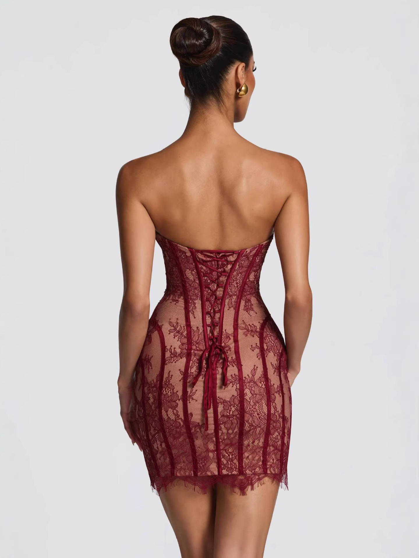 Europa y los Estados Unidos 2026 nuevo vestido de moda sexy encaje apretado vestido de pecho delicado gancho vestido corto delgado