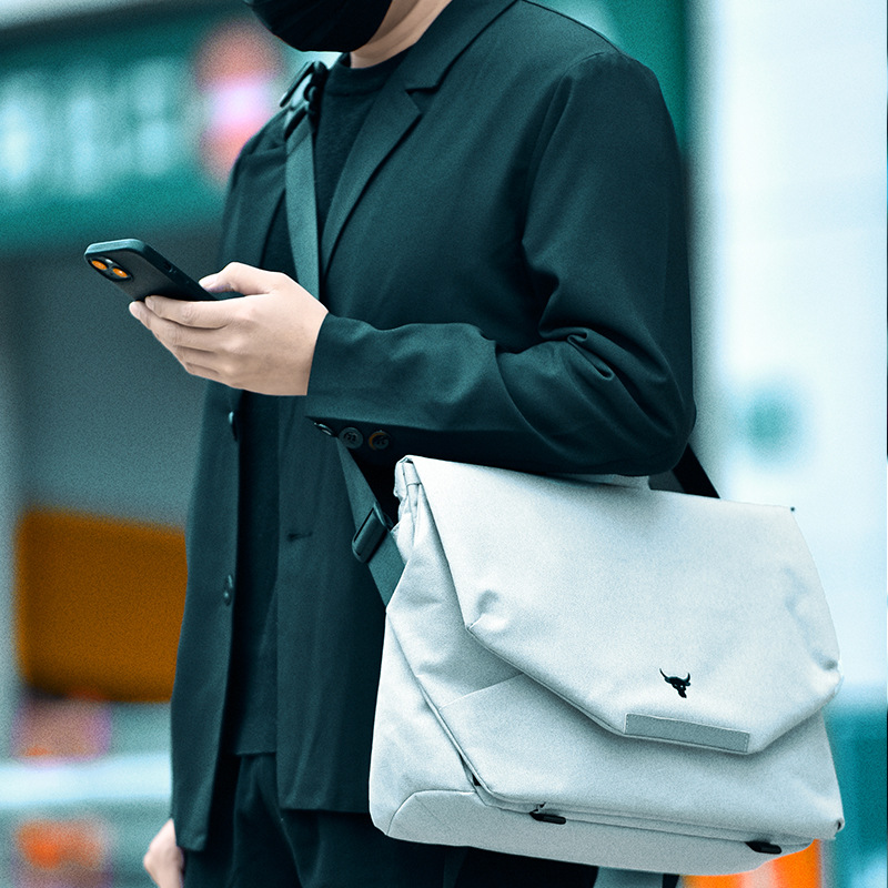 【廠家批發(fā)】機(jī)能斜挎包男單肩防水大容量潮牌郵差電腦包跨境貨源