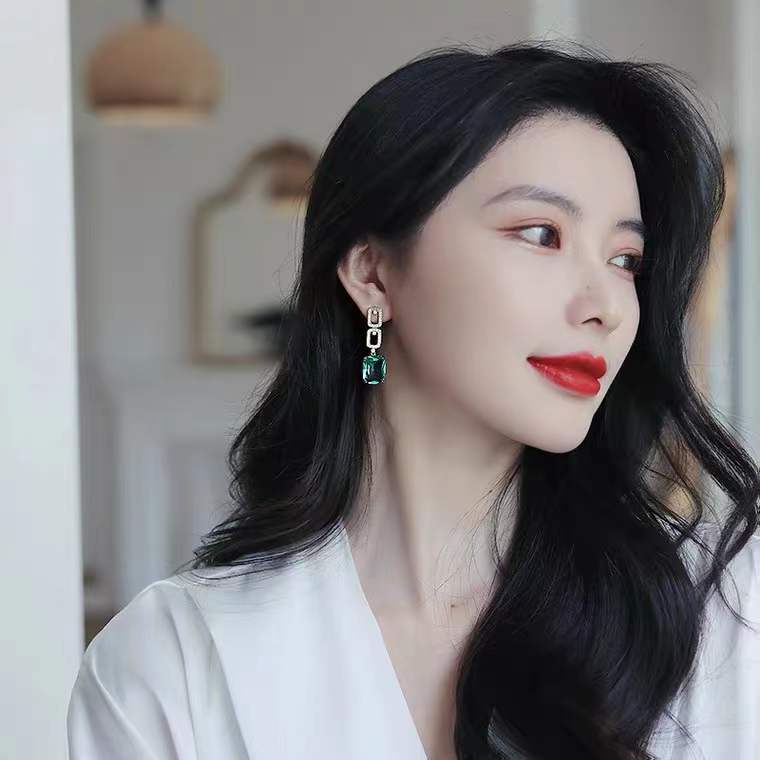Brand geometric retro elegant fashionable design earrings