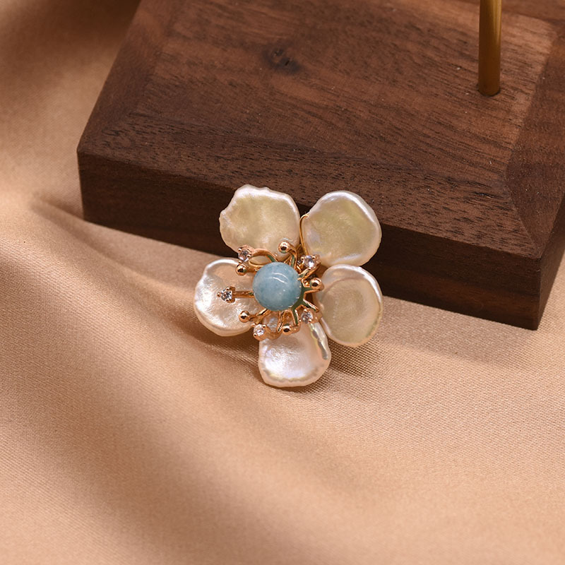 Corsage perla de alto sentido barroco perla flor broche temperamento versátil alta calidad PIN al por mayor natural