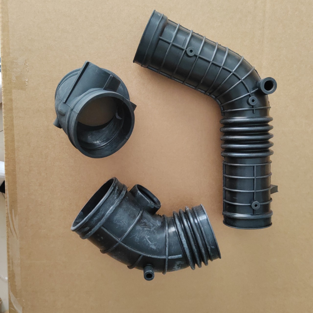 13711726208 13541705209 Air Pipe Radiator Hose for BMW