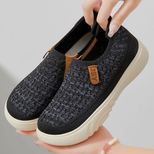 Women's versatile summer flyknit breathable non-smelly feet casual soft-bottom sports shoes with mesh breathability