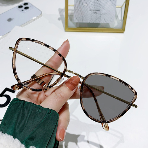  cross-border European and American cat eye trend men's and women's anti-blue light metal legs simple and fashionable photochromic glasses