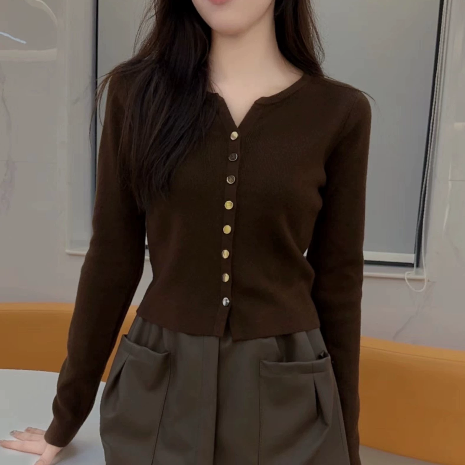 2024 осенний и зимний тонкий топ дикий тонкий свитер с длинными рукавами