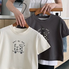 2025 夏の新製品男の子韓国スタイルのシンプルなカジュアル子供漫画プリント純粋な綿の快適な半袖 T シャツ
