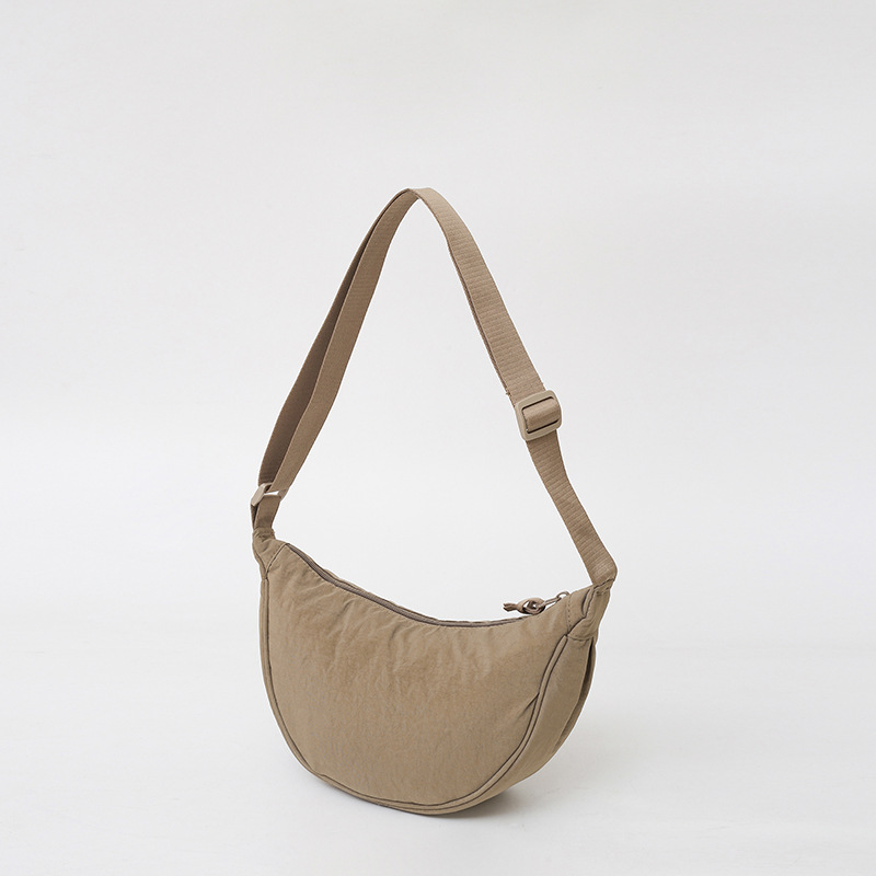 Bolso de tela pequeño bolso de moda ligero bolso de mochila de nylon transfronterizo mujer bolso de hombro casual versátil bolso de bolsas de bolsas de bollo de gran capacidad