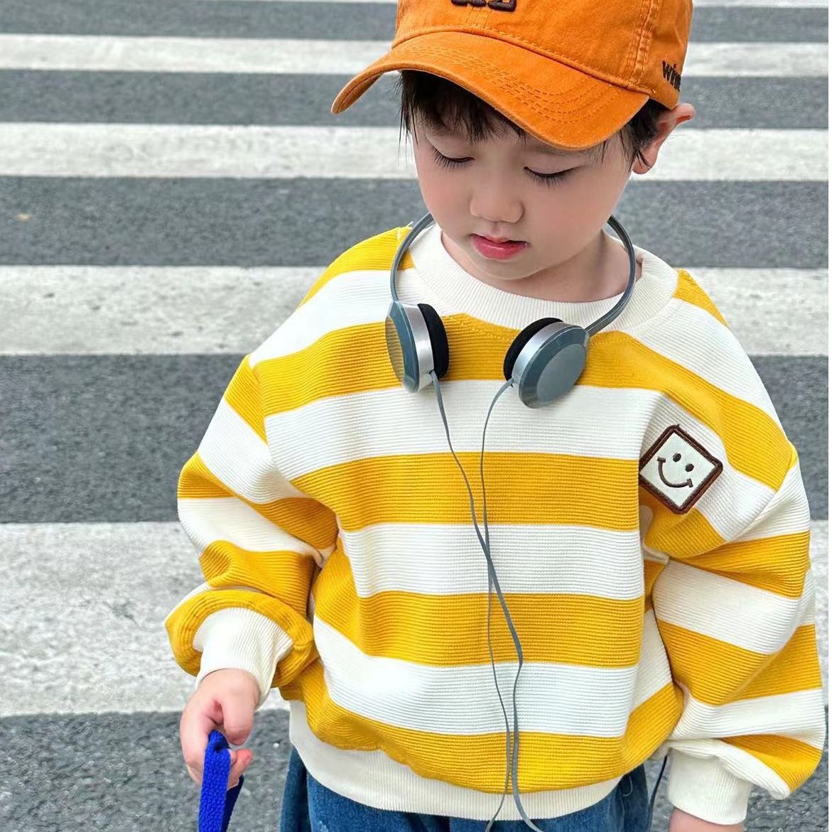 Boys' thin sweatshirt, spring 2023 new style, children's clothing, girls' baby stylish striped top, round neck pullover