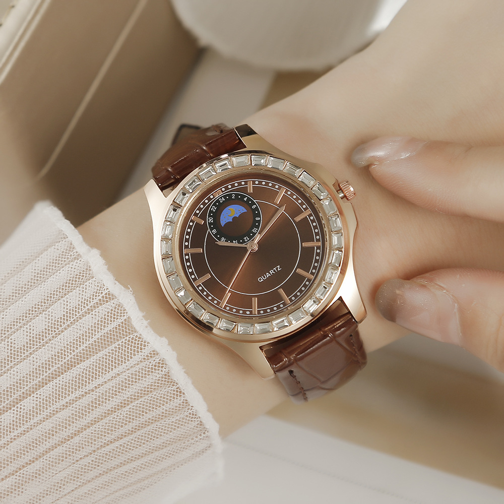 Cost performance  New Business and Leisure Inlaid Men's Belt High end Fashion Full Diamond Style Women's Quartz Watch_voghion.com