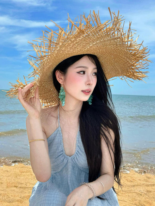 2025新款海边度假风蓝色挂脖吊带连衣裙子女夏季法式露背沙滩长裙|undefined