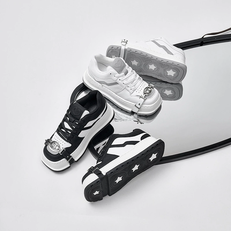 Дэн для той же черно-белой туфли с квадратными головами с ремешками