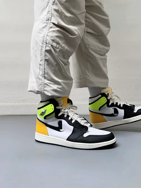 Original Version Aj Men's Shoes with Ghost Face and Reverse Swoosh, Spring and Autumn High-Top Sneakers for Couples, Aj1 Sports Shoes, Basketball Shoes, Women's Shoes