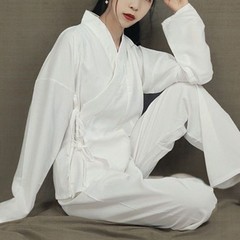 白い中衣の中のズボンの漢服は底を打って大きい袖の広い袖の狭い袖の上着の日常の漢服の百合のペチコートのスカートを敷きます。