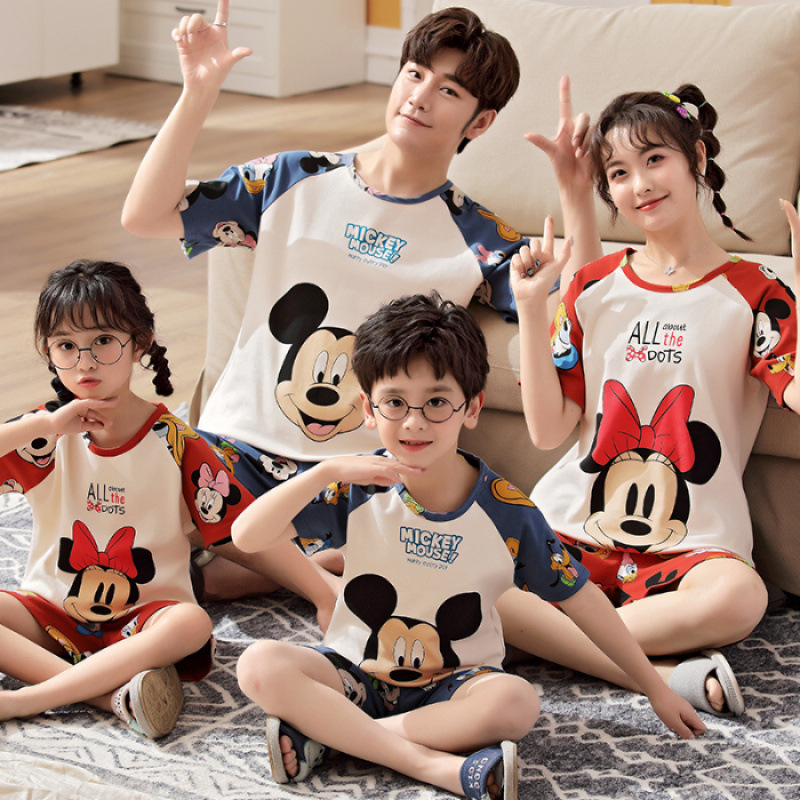 2288m Qi-boy와 girl이 사진을 찍고 메시지를 남깁니다.