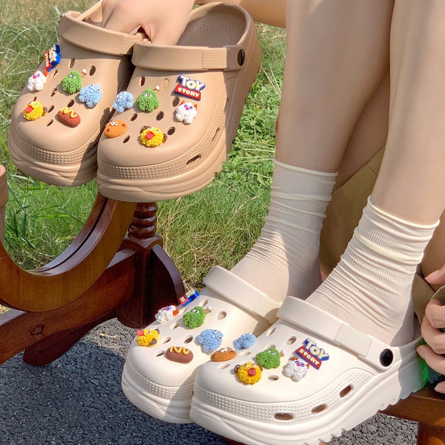 Newly Launched Casual Beach Clogs for Women, Comfortable, Breathable, Fashionable, Simple, Thick-Soled, Height-Increasing Women's Sandals and Slippers