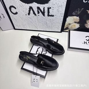 �＾���m͸�����clС���Lƽ��ŮЬ�羳�W���r�аٴ�Ůʿ���e��Ь