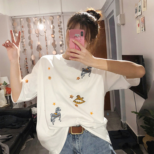 Oversized Women's Hong Kong-style Embroidered Short-Sleeve T-Shirt for Summer 2025, Instagram-Worthy Half-Sleeve Top Perfect for Students Up to 200 lbs