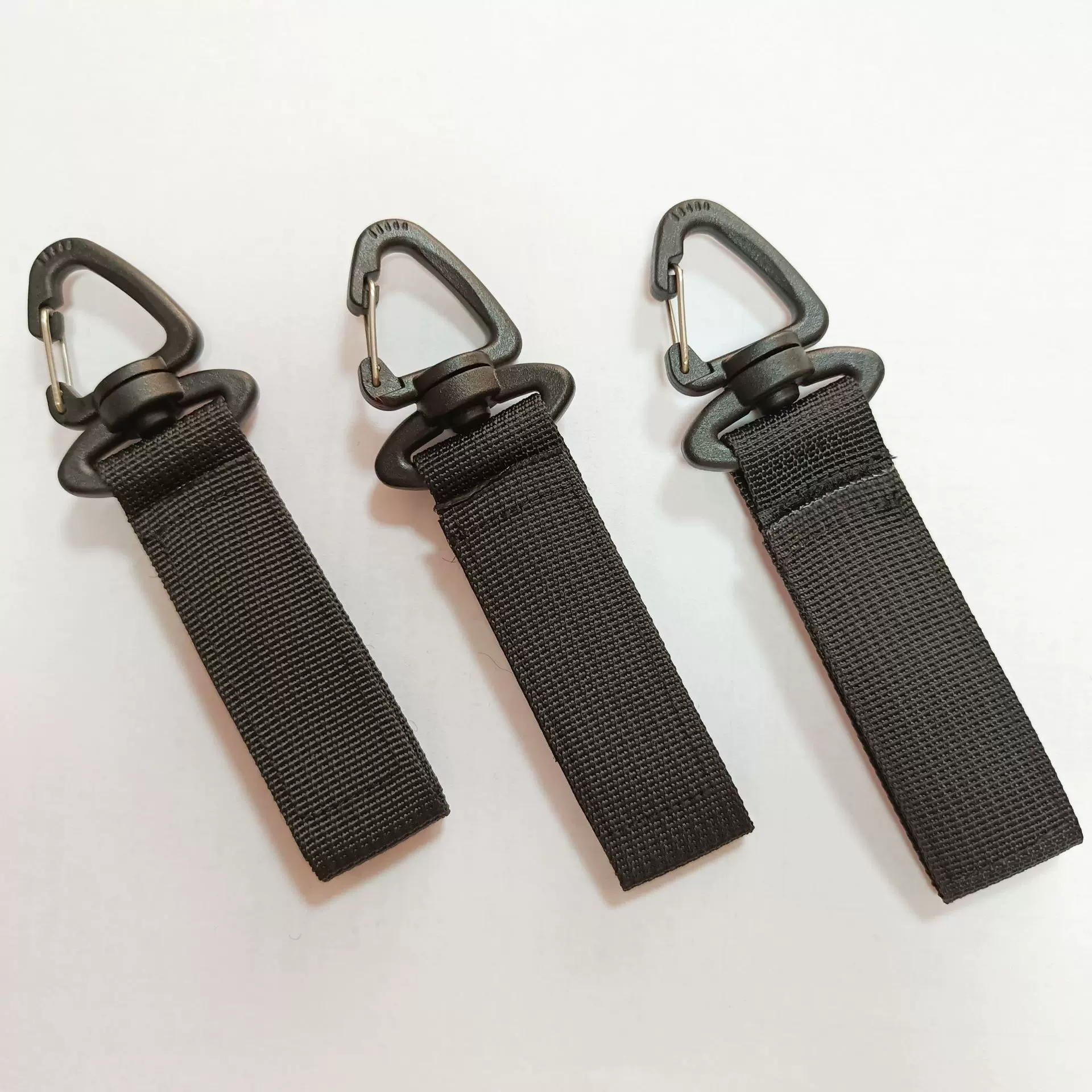 户外战术360度旋转单点三角挂扣多功能登山扣D型挂环钥匙扣