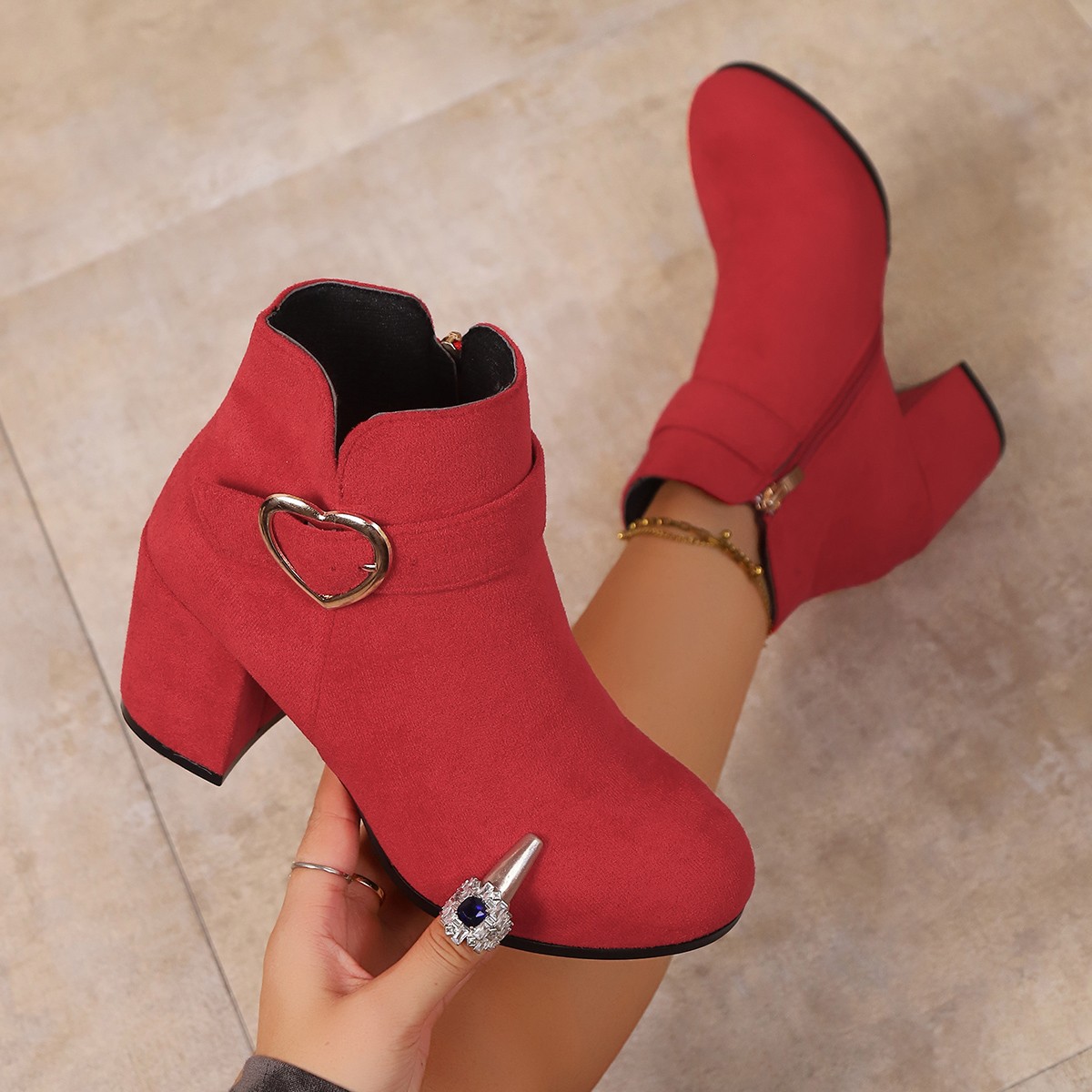 Botines de mujer con hebilla metálica en forma de corazón, estilo europeo americano, tacón medio, elegante cremallera lateral, tacón grueso Martin, otoño._voghion.com