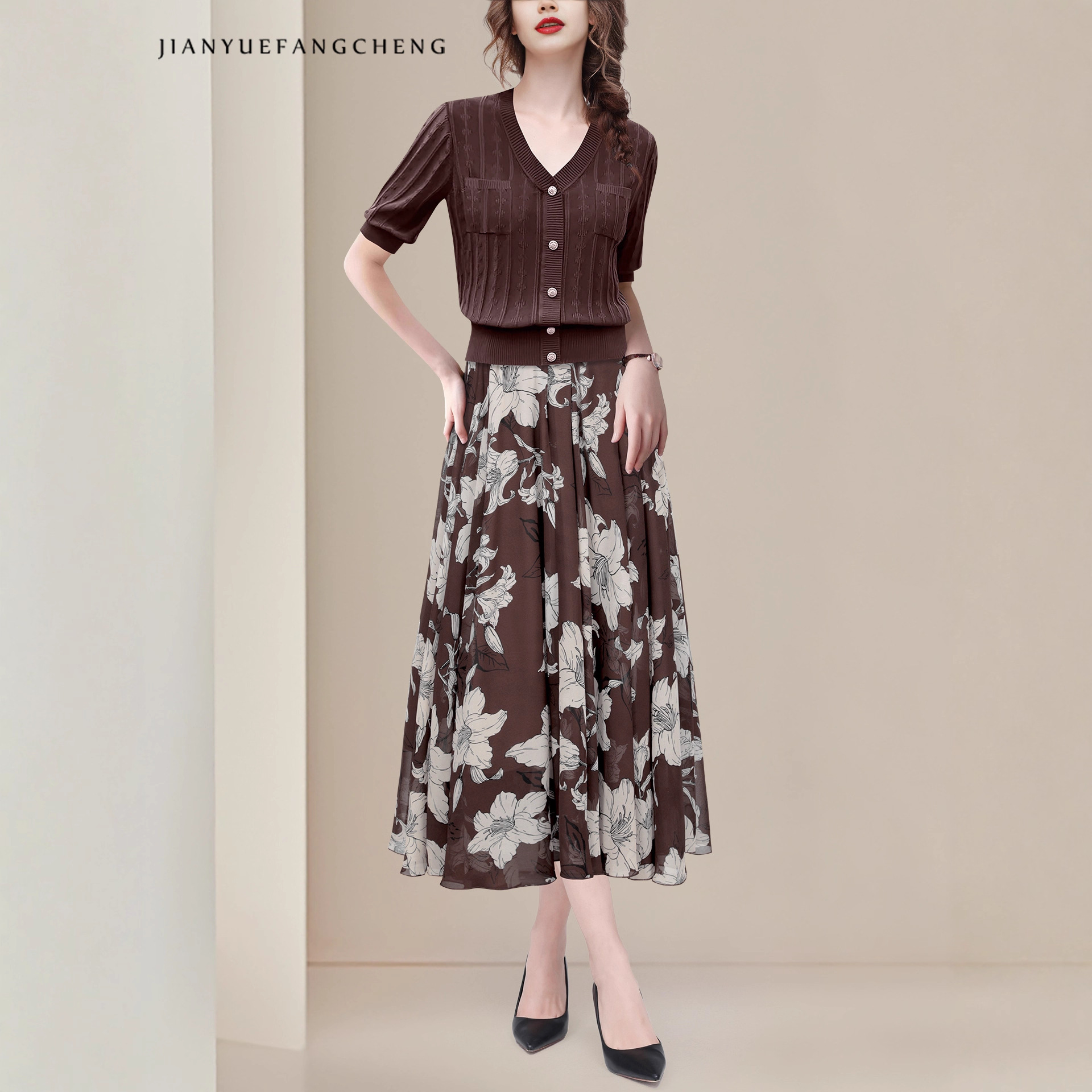 欧洲站两件套2025夏咖色针织衫上衣女短袖开衫剪花雪纺半身裙套装