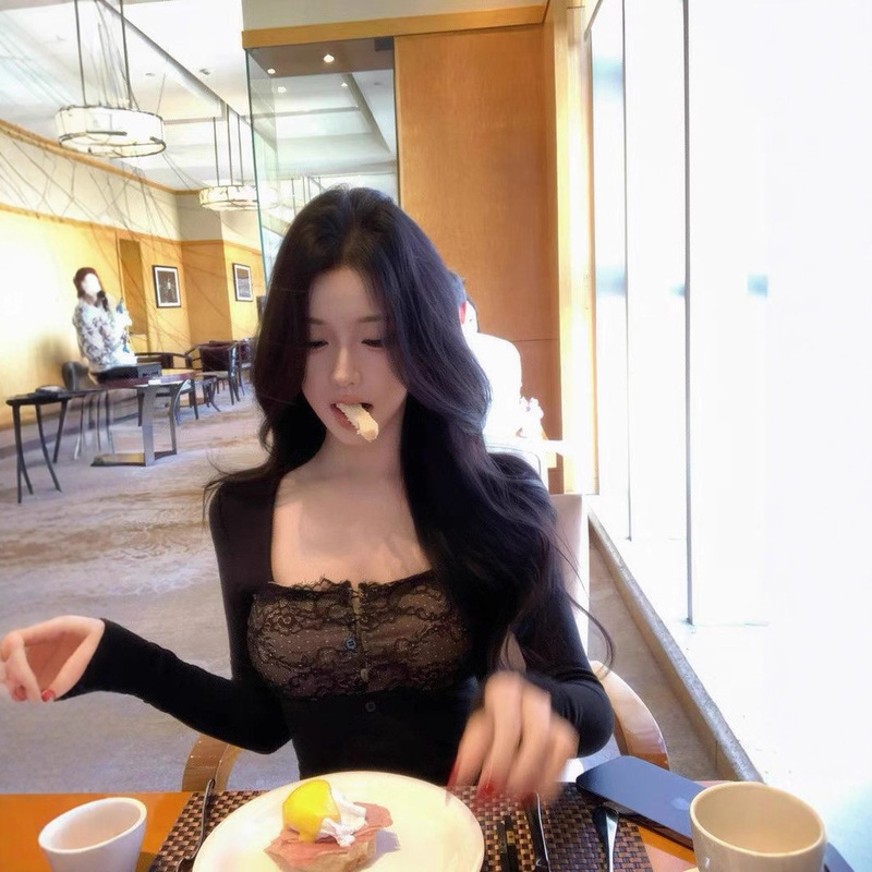 Jayky Yang Lace Splicing Heated Long-Sleeved Knitwear