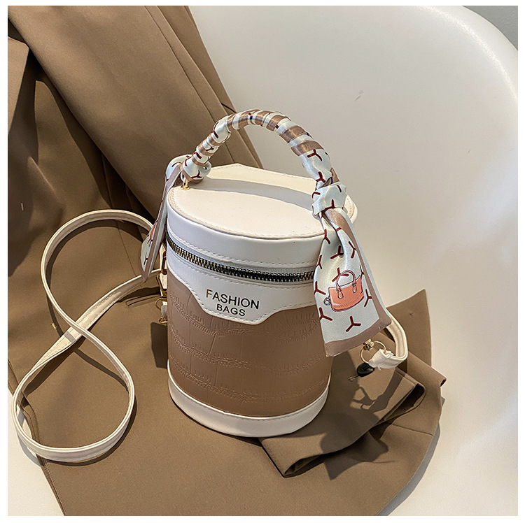 2022 New Fashion Women's Stitching Portable Shoulder Cross Body Bucket Bag display picture 4