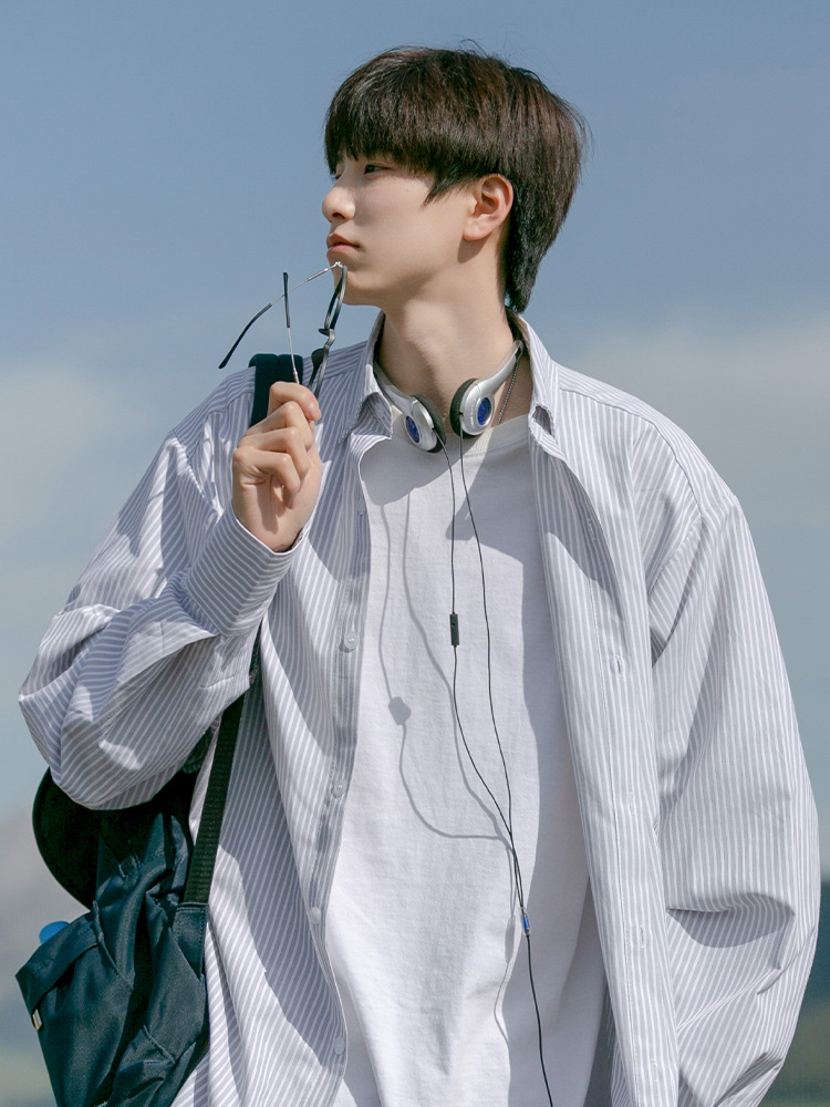 Camisa de manga larga a rayas japonesa para hombre primavera y otoño Camisa de manga corta estilo Hong Kong suelta chaqueta casual de alta calidad de moda