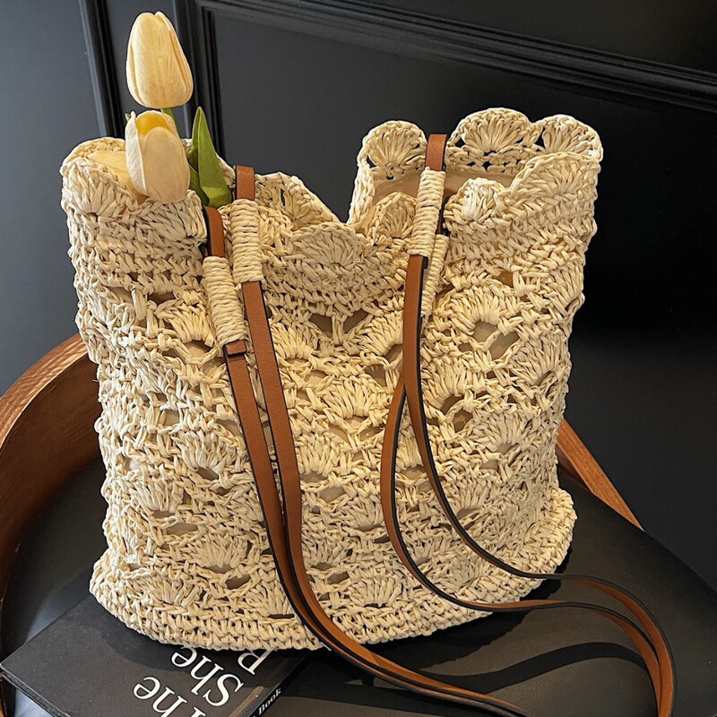 2025 New Mori Crochet Shoulder Woven Bag Female Artistic Youth Handbag Seaside Holiday Beach Bag