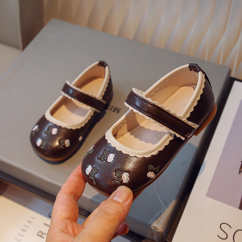 Zapatos de cuero para niñas, Xia Tiger, líder de escuadrón, nuevos zapatos de princesa de verano para niñas, zapatos individuales coreanos para estudiantes, zapatos casuales, una generación