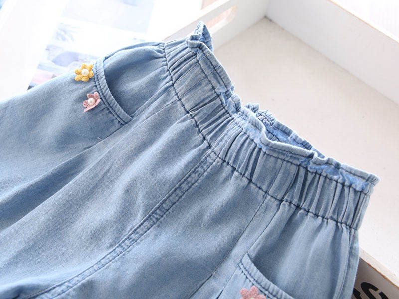 Girls' Denim Shorts Style