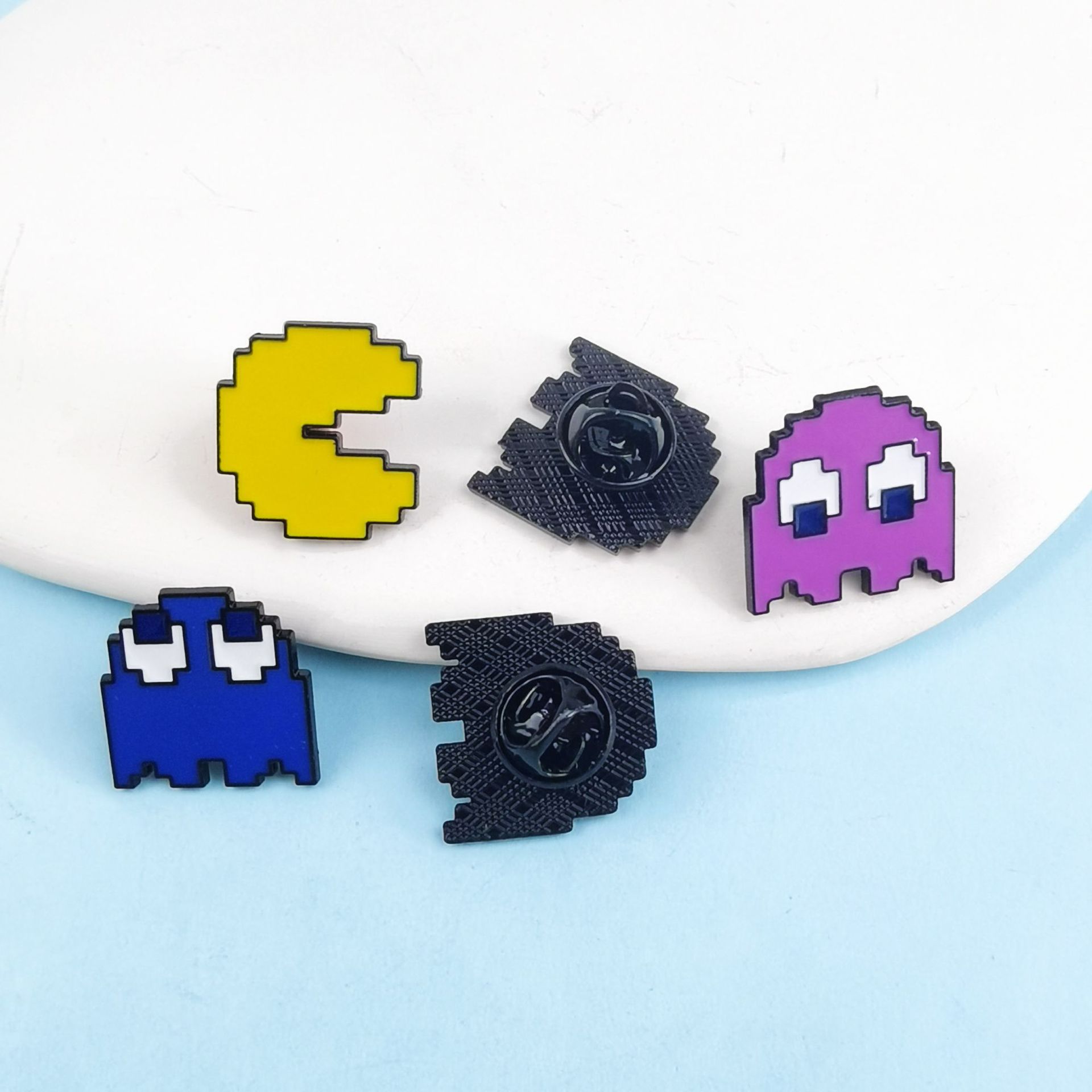 Broche de estilo amateur de dibujos animados Juego creativo de cinco colores Doudoman Alloy Drop Oil Pin Insignia Accesorios de vestir