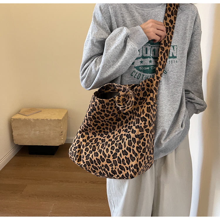 262g Weight Polyester Lining Material Zipper Closure Type Single Shoulder Strap Strap Type Tote Bag Bags Type Daily, Street Occasion Leopard Pattern All Seasons Season Women's Gender Streetwear Style Square Shape Large Size Women's Large Cloth Leopard Streetwear Zipper Tote Bag 8