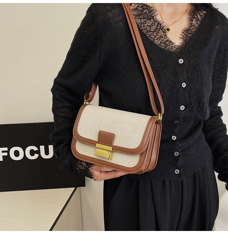 Alta sensación retro bolso pequeño para mujeres 2025 nueva moda transfronteriza color contrastante empalme viaje mochila de hombro