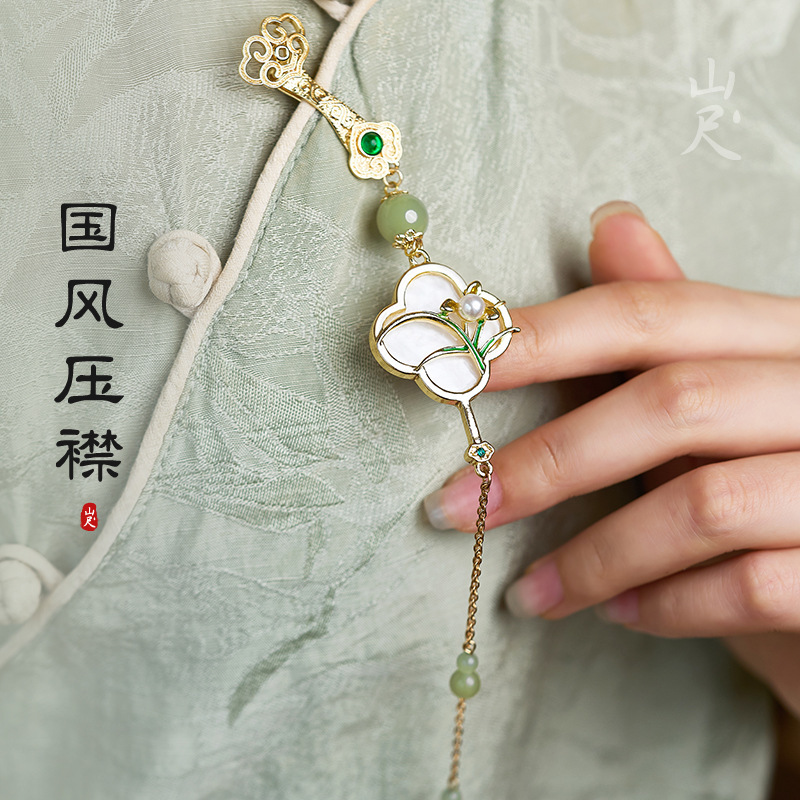 Exquisite Natural Hetian Jade Tassel Pendant for Qipao Collar, High-End Elegant Accessory Exquisite Natural Hetian Jade Tassel Pendant for Qipao Collar, High-End Elegant Accessory