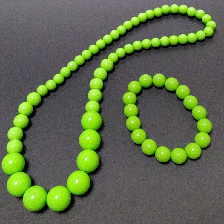 Green necklace from pearl, chain, set