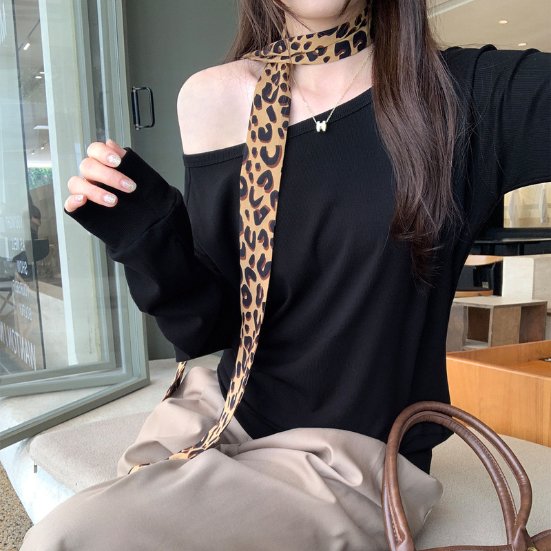 辣妹斜肩白色长袖T恤女2025秋季新款慵懒宽松减龄设计感露肩上衣|undefined