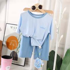 夏の新しい子供の家の服のパジャマの2つのセットの男の子の女の子の7分の薄い金の天糸のモーダルのエアコンの服