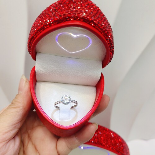 New Diamond-Embedded Ring Box LED Necklace Box
